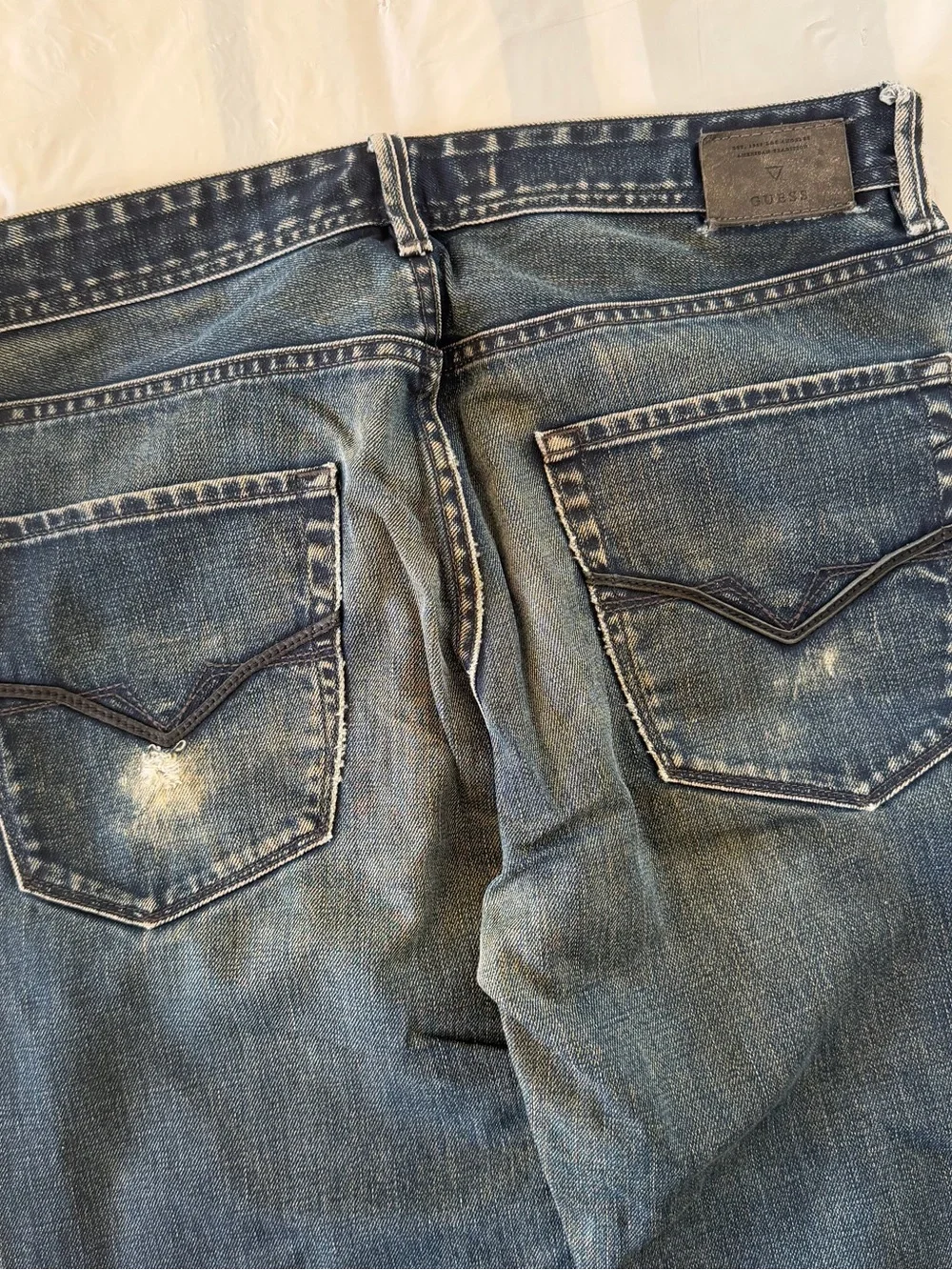 GUESS Robertson Slim Tapered Distressed Jeans 33x32 fits 34x30